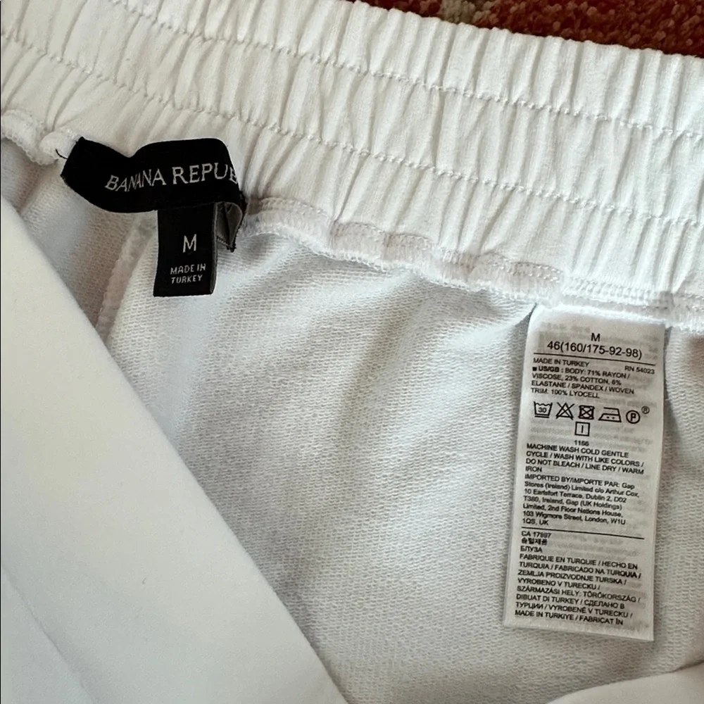 Banana Republic white joggers.  Size medium - Picture 3 of 3